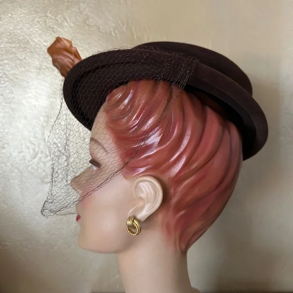 DAPPER 1940s' BROWN FELT HAT WITH PEAR & RUST COLORED FEATHER TRIM + VEIL